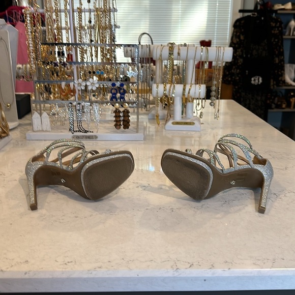 Thalia Sodi silver with iridescent beads open toe straps heels size 6.5 - Picture 5 of 7